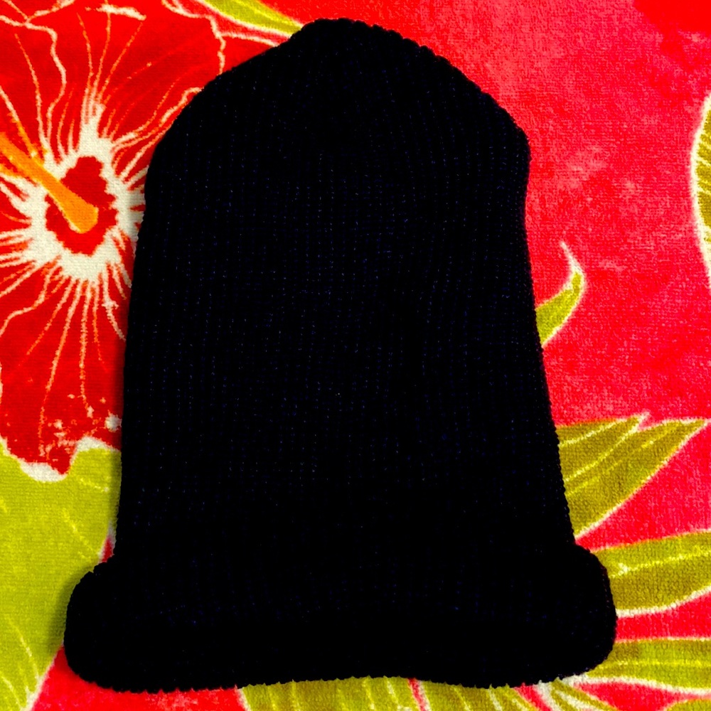 I am selling a new hat.